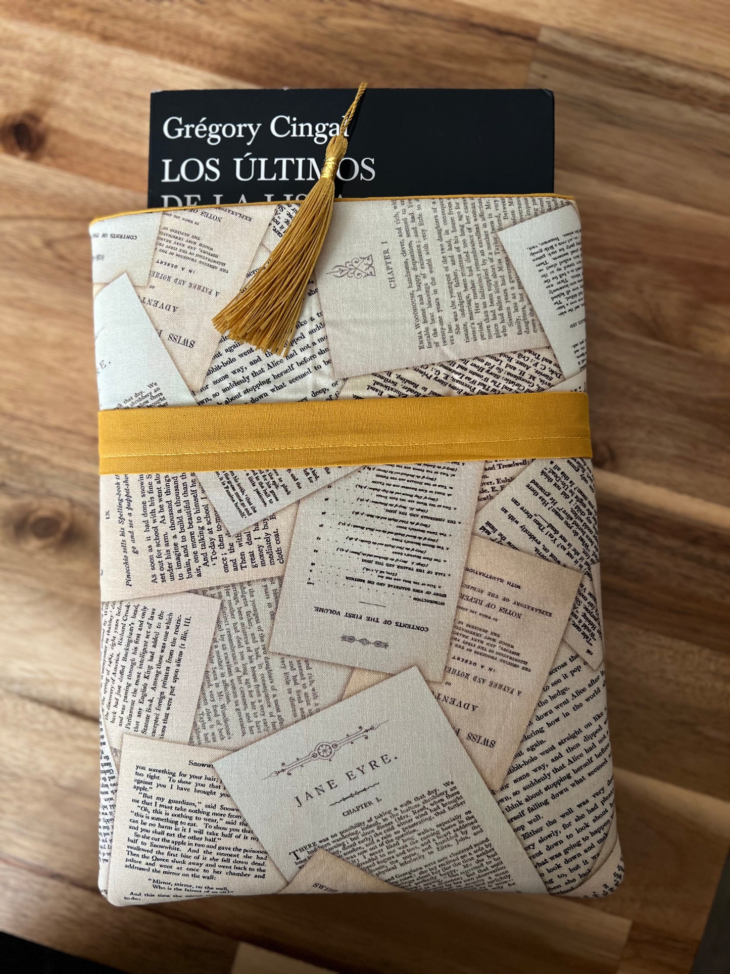 Old books pages Booksleeve