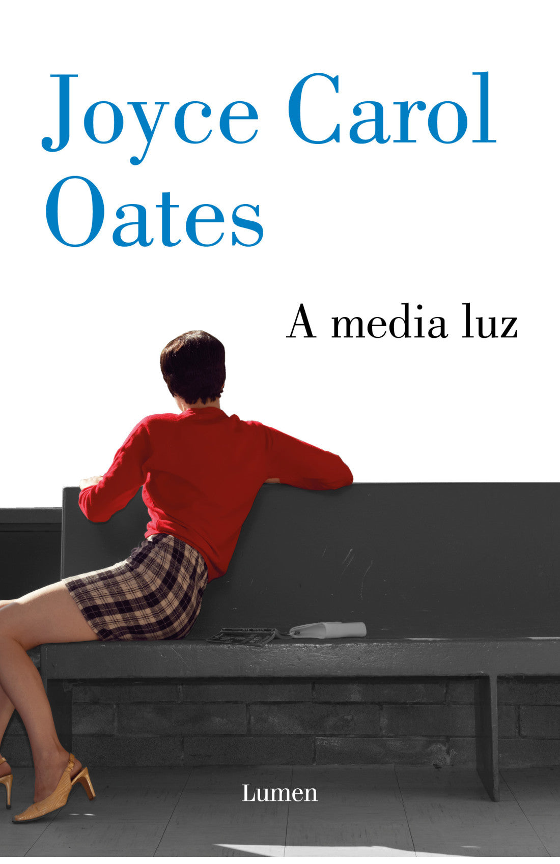 A media luz  - Joyce Carol Oates